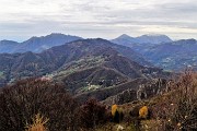 70 Vista su Bura, Gerosa, e lontano le Grigne